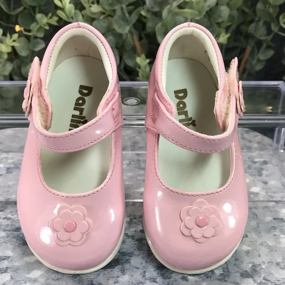 Darling Pink Patent Velcro Mary Janes w/ Decorative Flowers Little Girls 5✨NWOT✨ - Picture 2 of 8